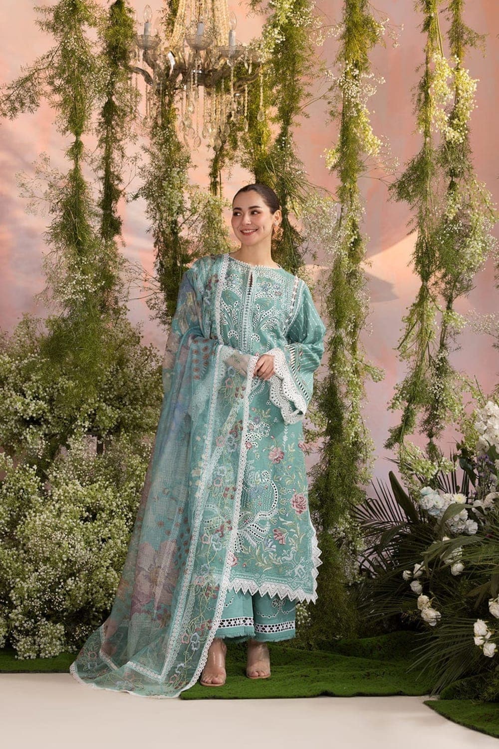SOBIA NAZIR (PREMIUM LAWN) 90/70 Lawn 3 Pieces — image 2 of 8