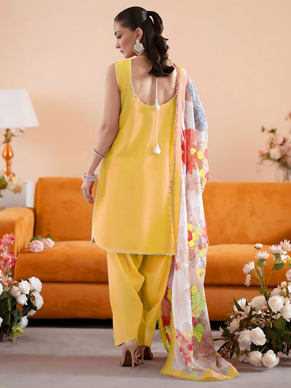 MAHNUR (PREMIUM LAWN) 90/70 Lawn 3 Pieces Yellow — image 2 of 2