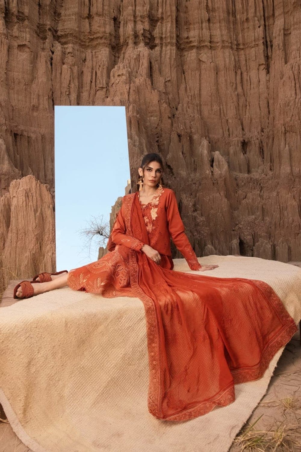 RANG RASIYA (PREMIUM LAWN) 80/80 Lawn 3 Piece — image 2 of 6