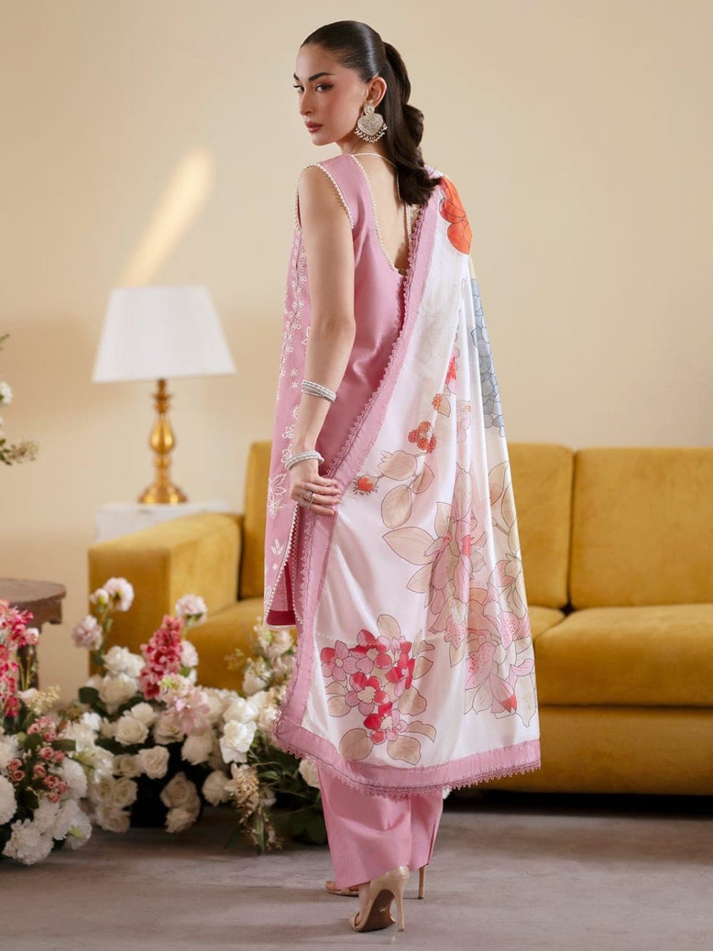 MAHNUR (PREMIUM LAWN) 90/70 Lawn 3 Pieces pink — image 2 of 5