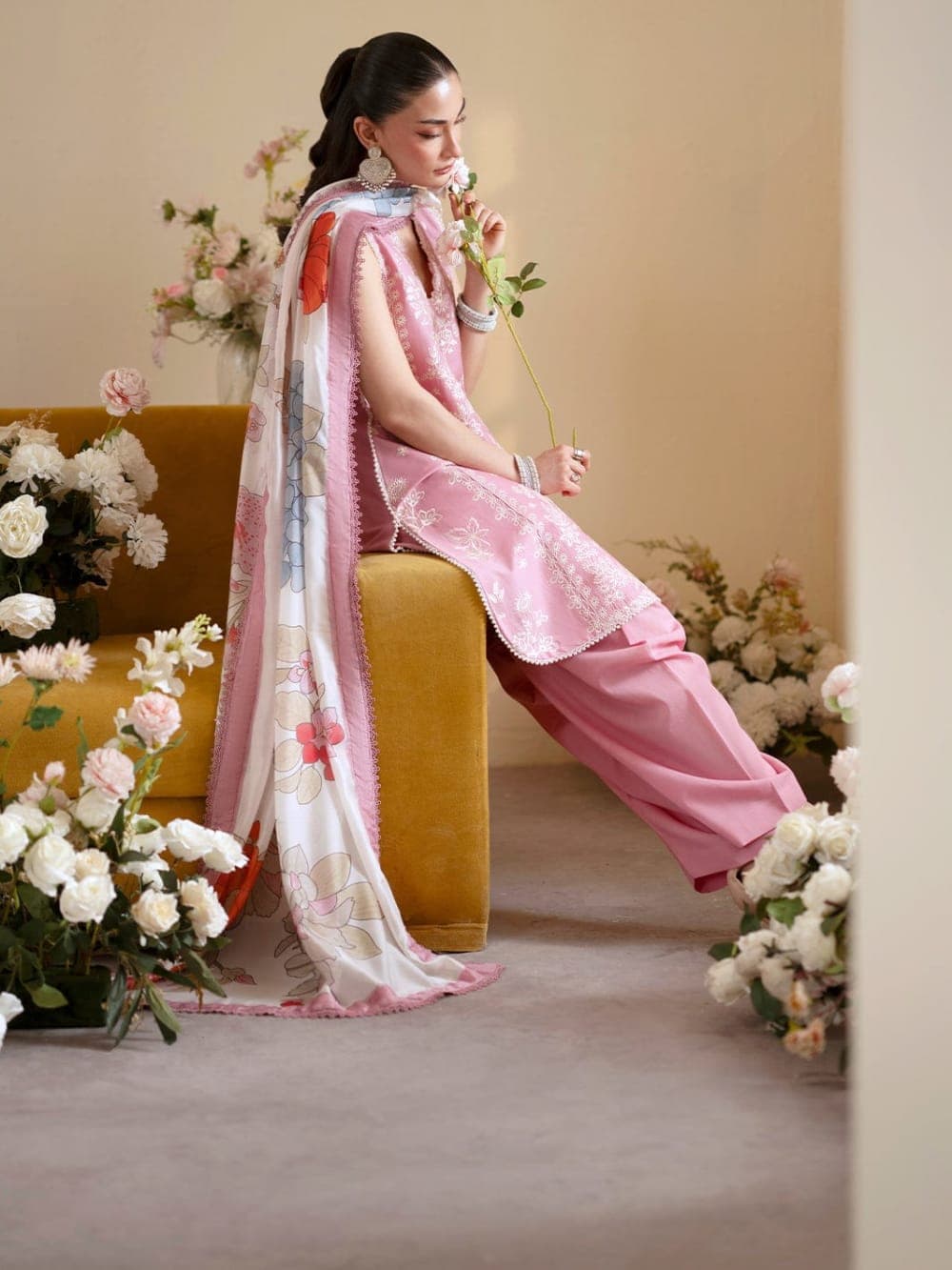 MAHNUR (PREMIUM LAWN) 90/70 Lawn 3 Pieces pink — image 3 of 5