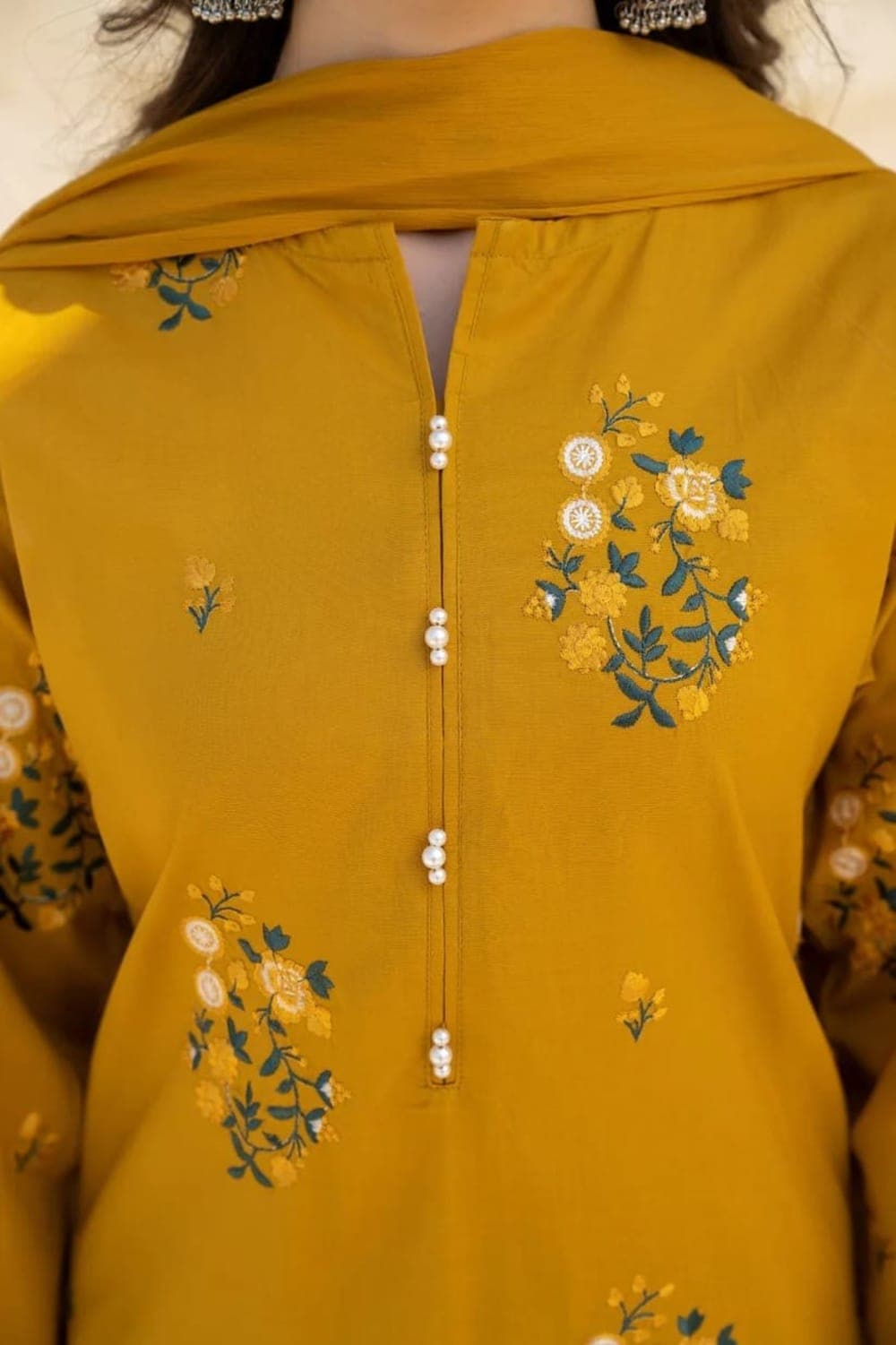 LAZULI (PREMIUM LAWN) Mustard Hill 3 Pieces — image 4 of 6