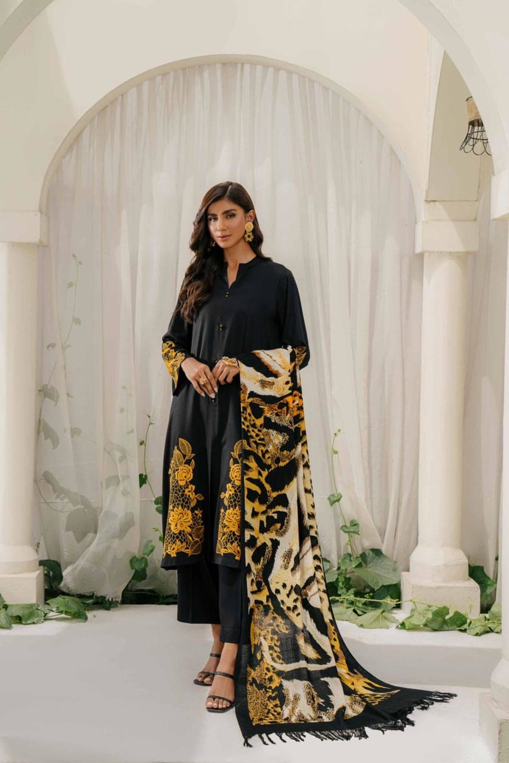 Nishat Linen Unstitched Embroidered Linen 3 Piece Suit — image 2 of 4