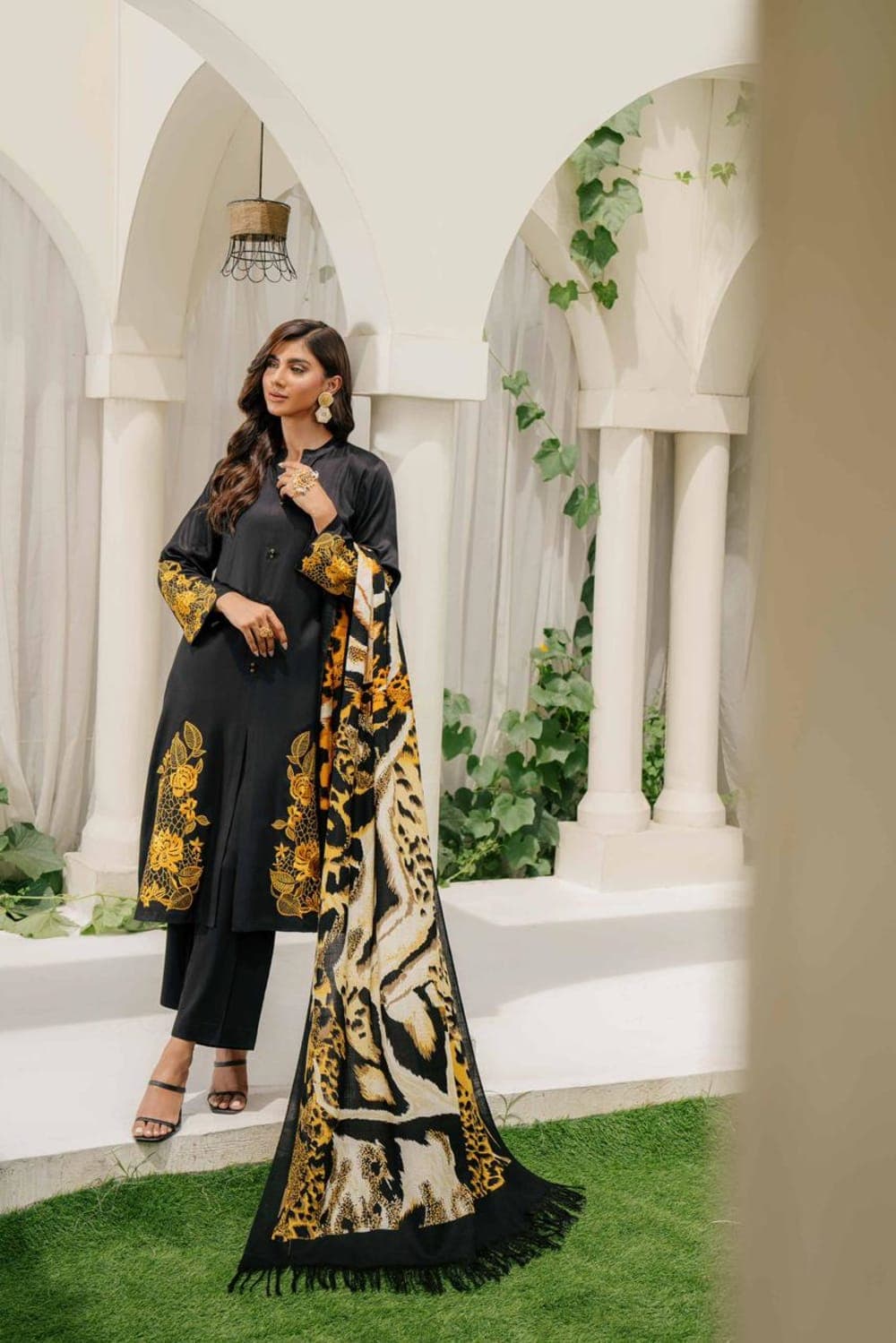 Nishat Linen Unstitched Embroidered Linen 3 Piece Suit — image 4 of 4